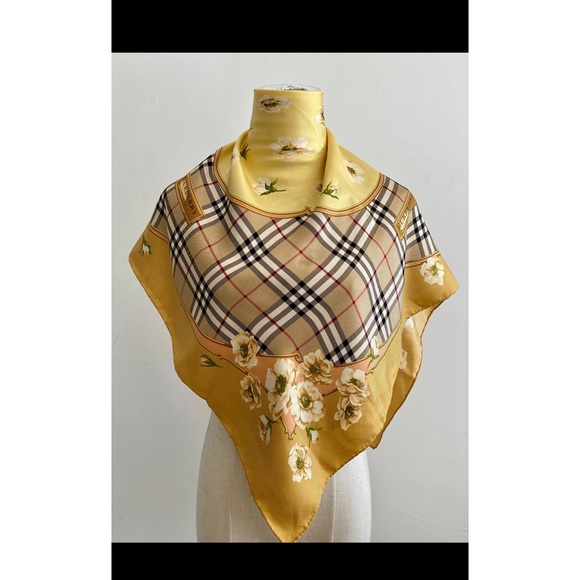 Burberry Accessories - Burberry s scarf